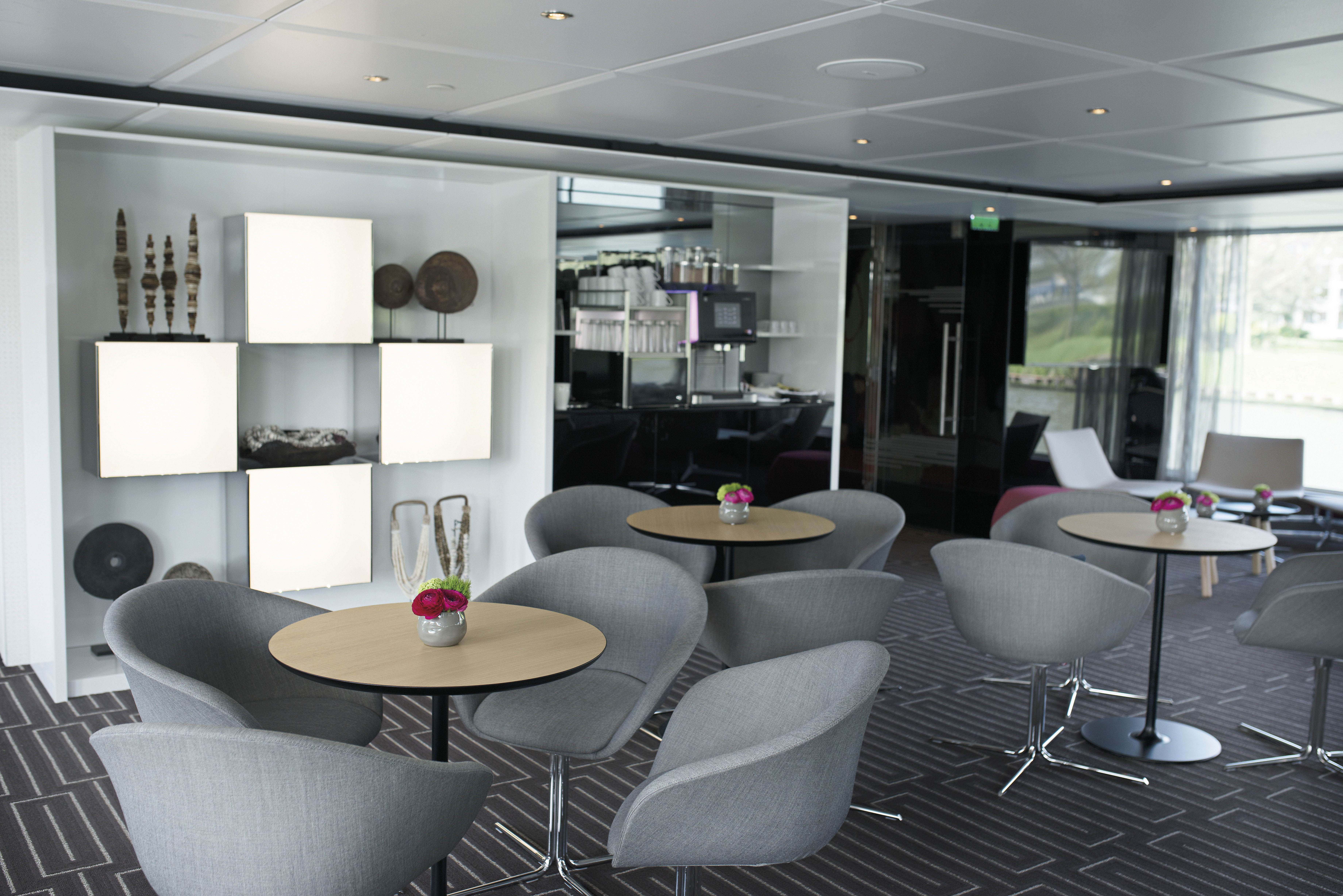 Horizon Bar and Lounge