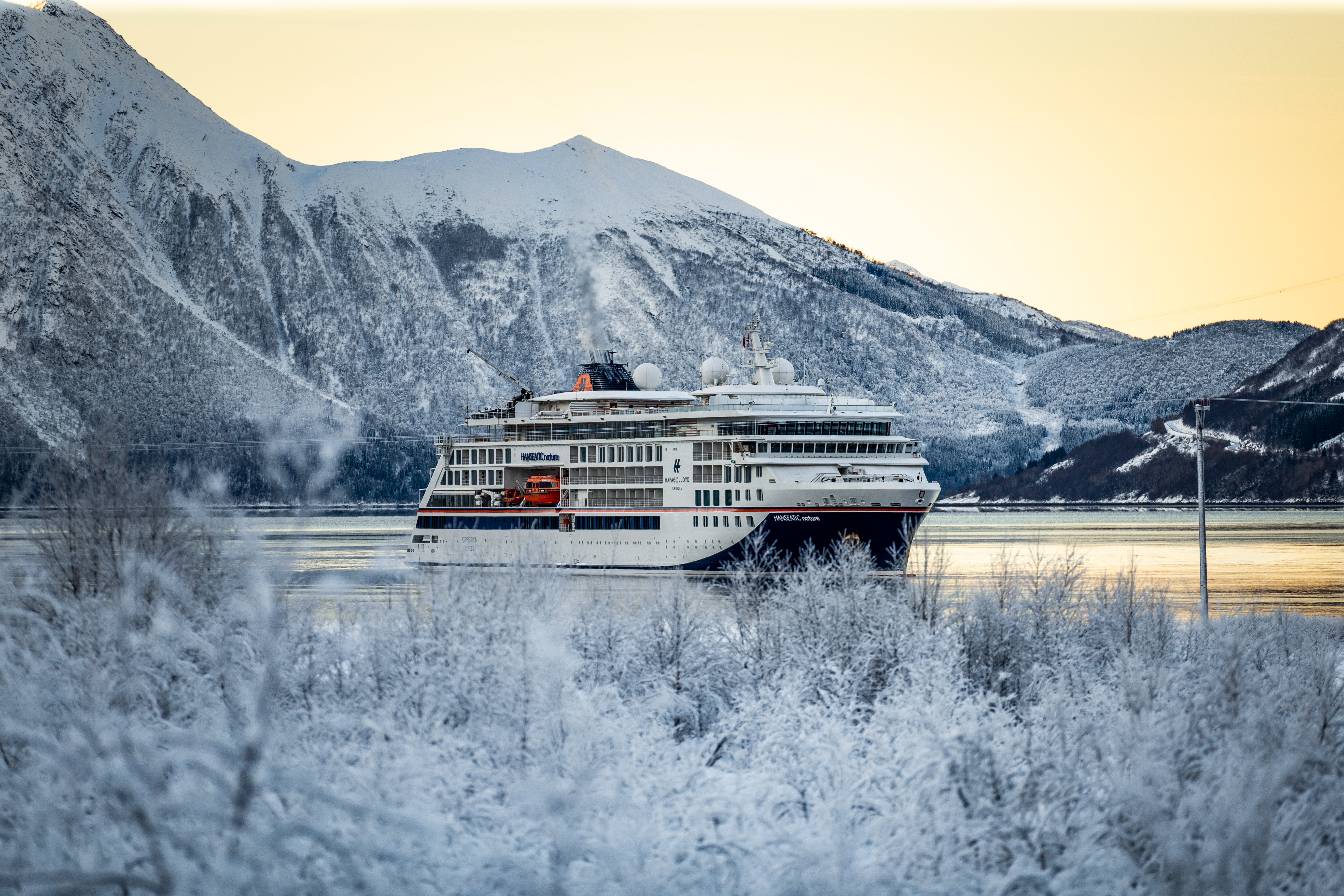 Norway’s second largest glacier, Svartisen, is also featured on the itinerary of the Northern Lights adventures.