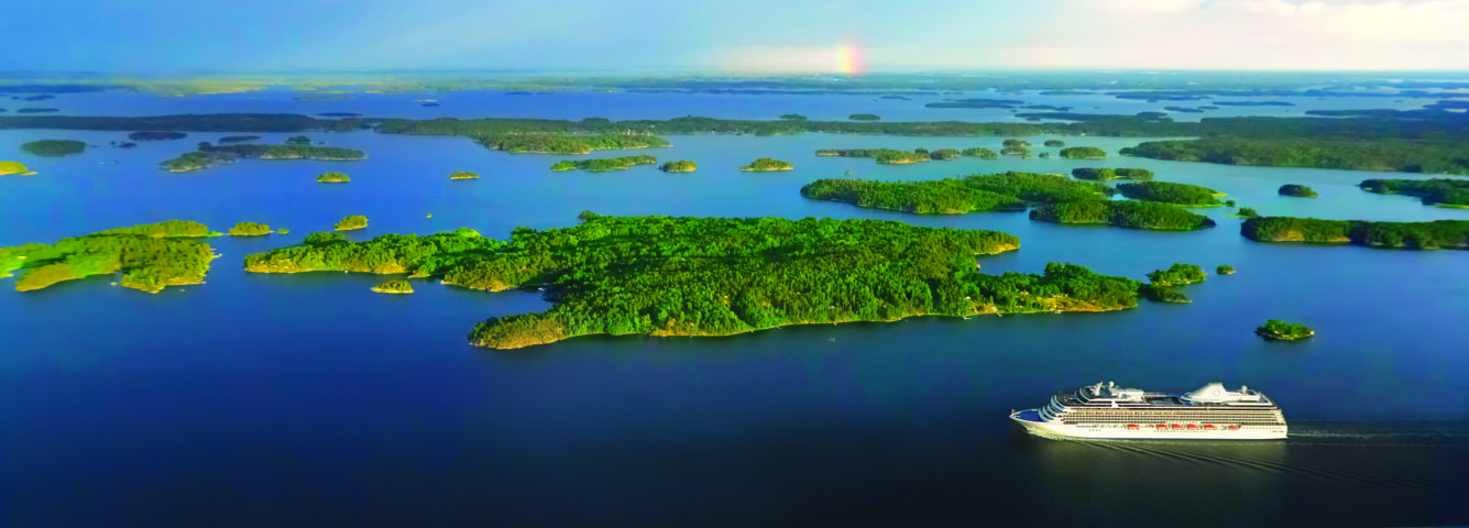 Nave di Oceania Cruises in navigazione nel Mar Baltico.