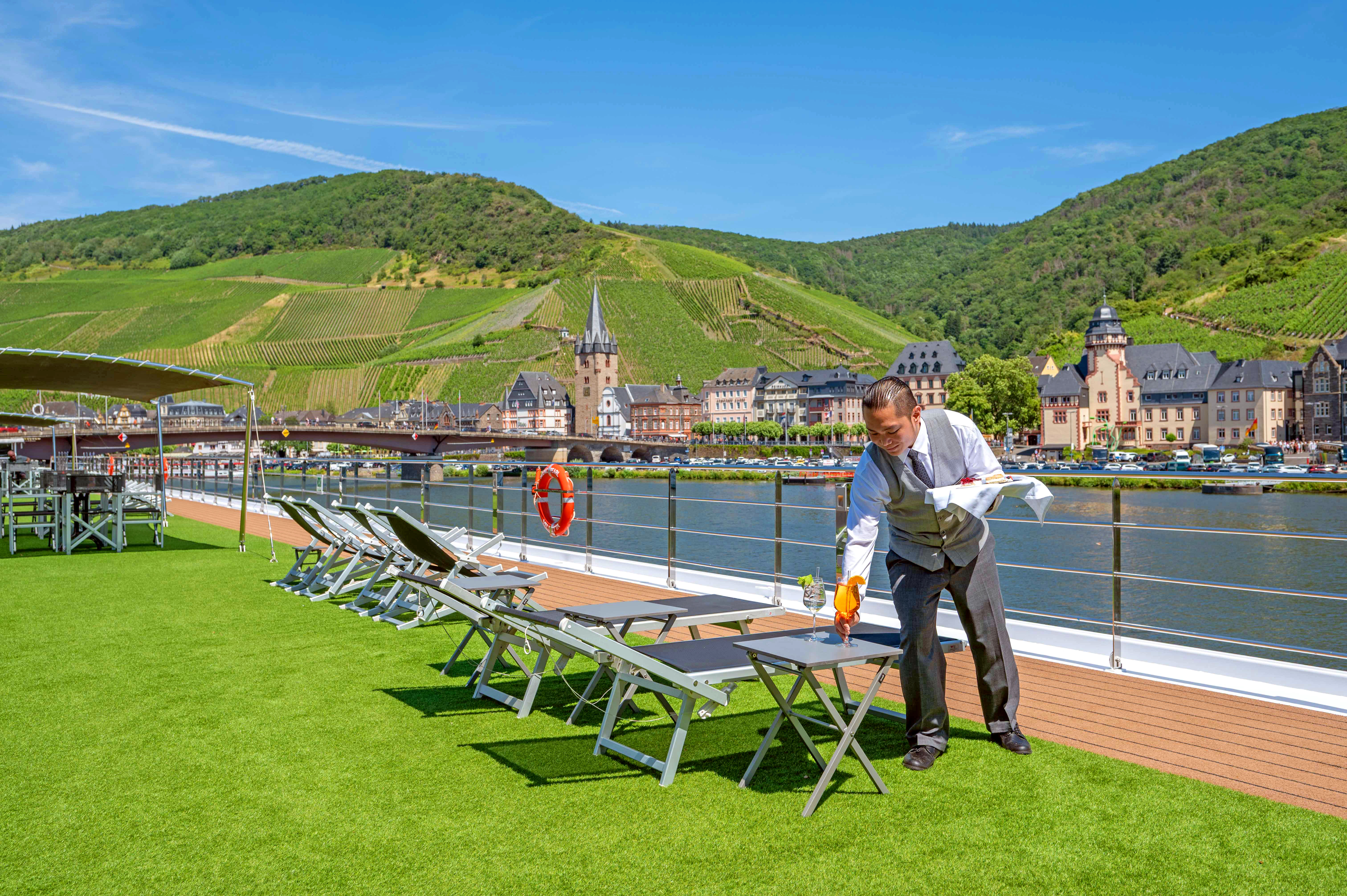 Le service de majordome à bord du Scenic Pearl, à Bernkastel.