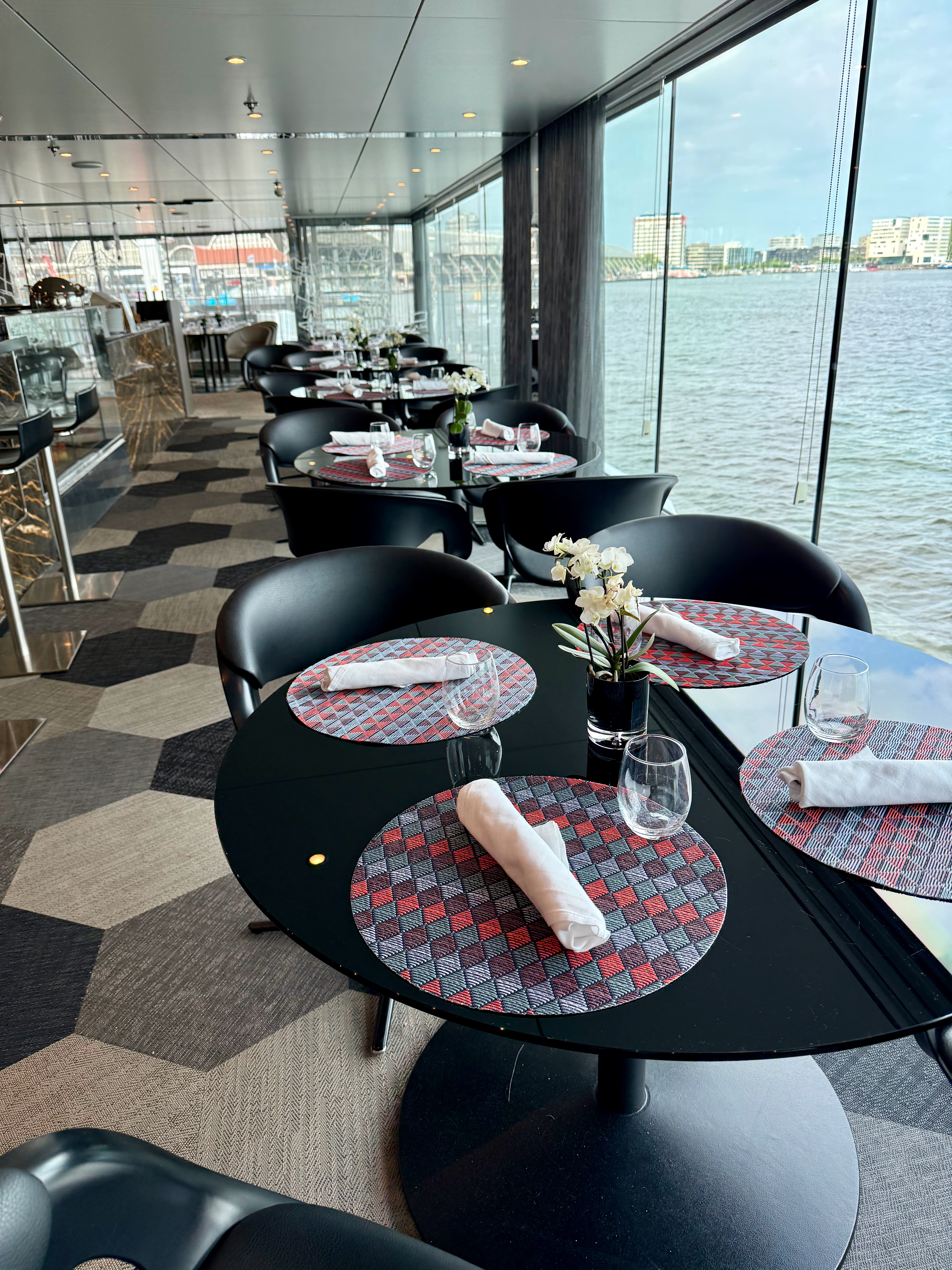 Scenic Pearl's Riverside Cafè