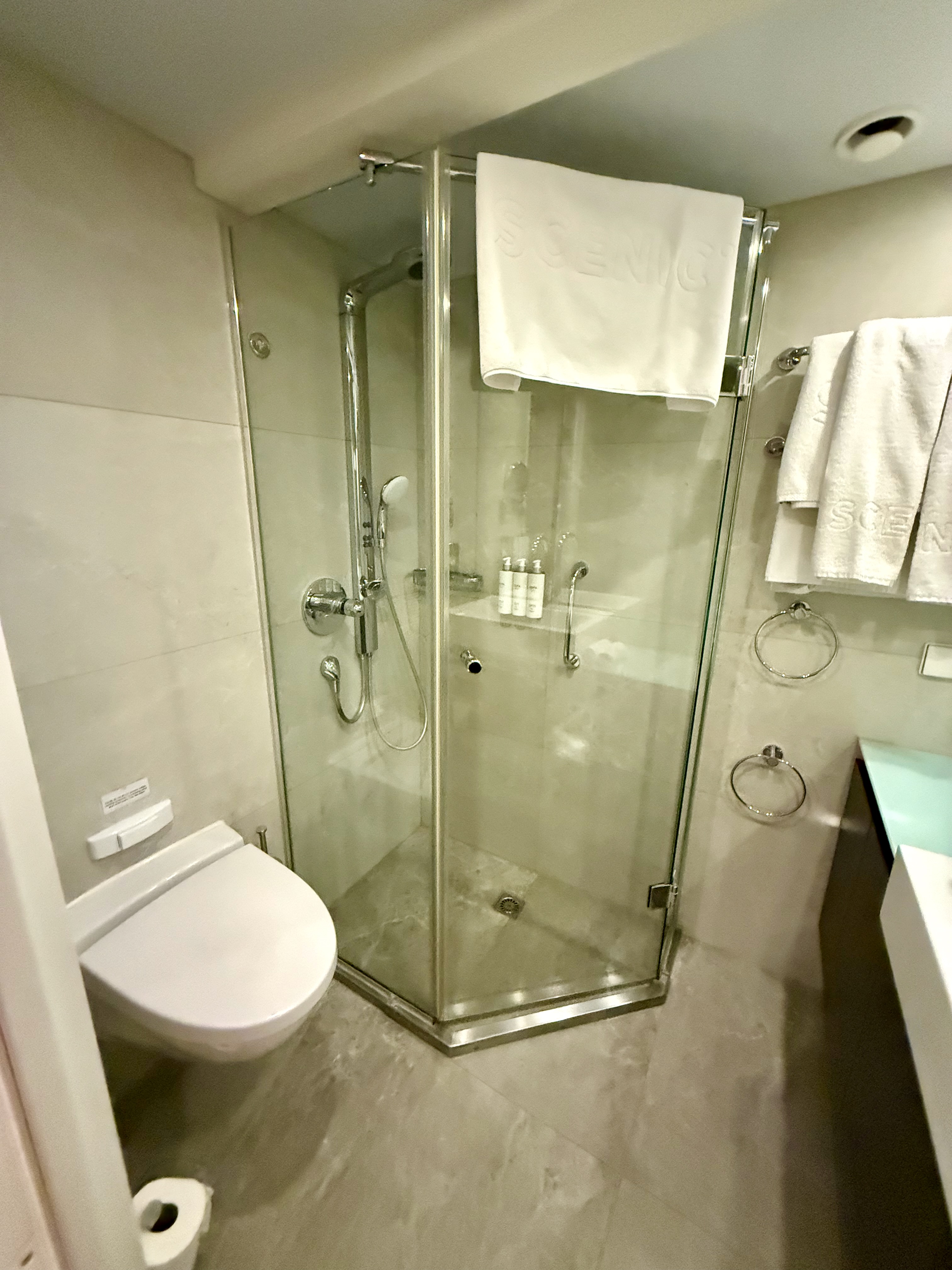 Scenic Pearl Suite Bathroom