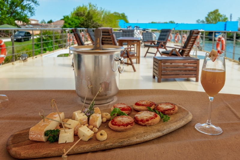 Snacks on board La Bella Vita