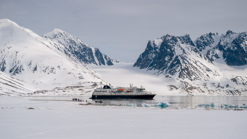 El MS Spitsbergen en Gravneset, en Svalbard