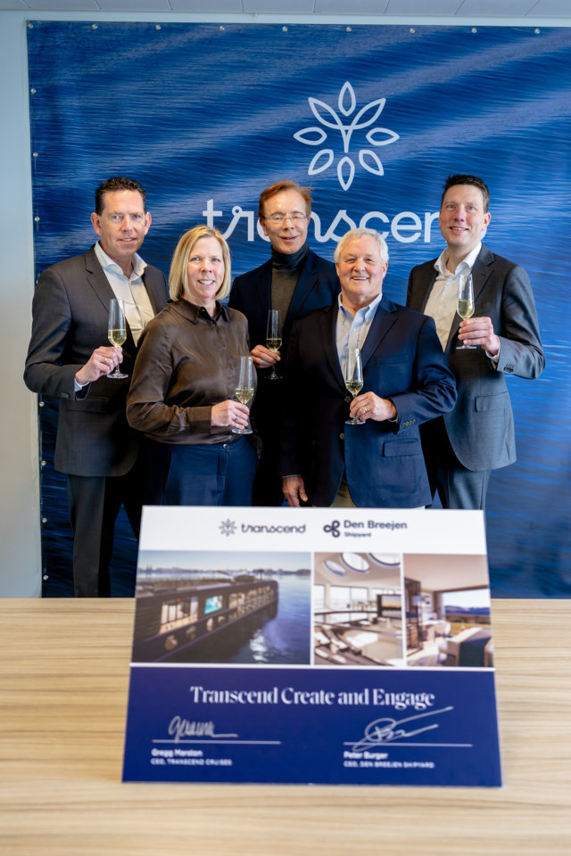 Brindis con el equipo directivo de Transcend
