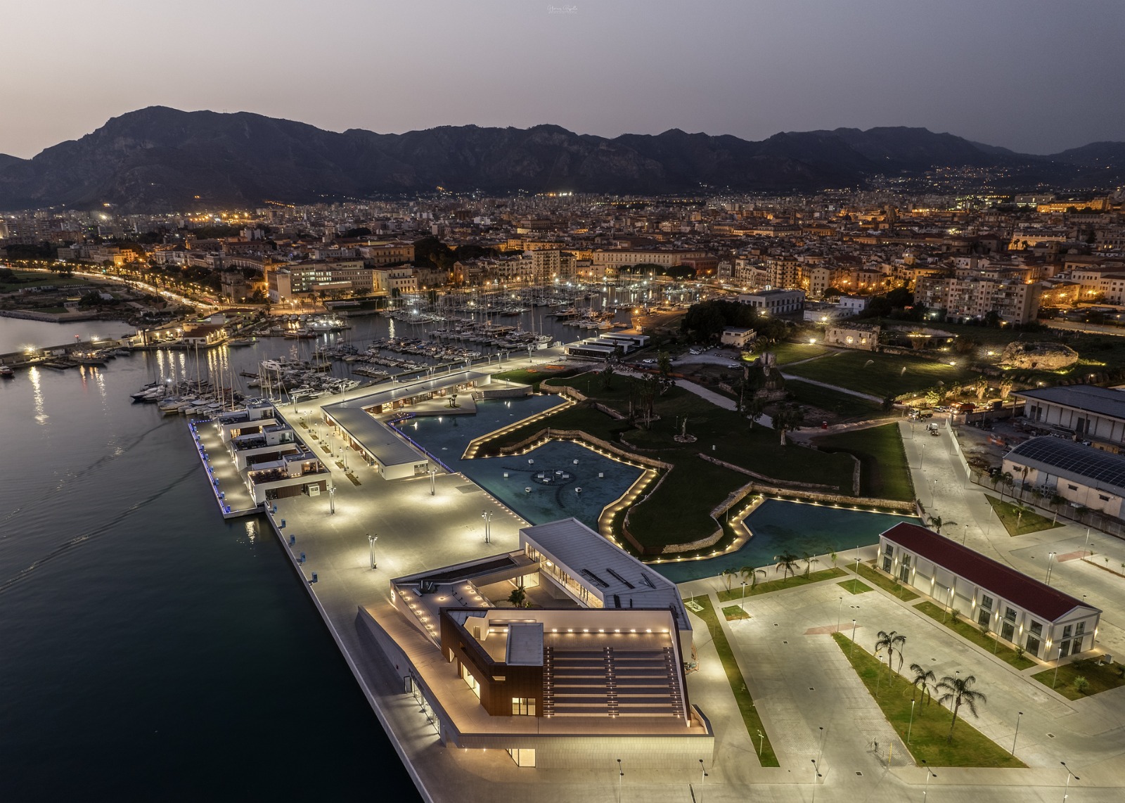 Molo Trapezoidale in Palermo (Palermo Marina Yachting)