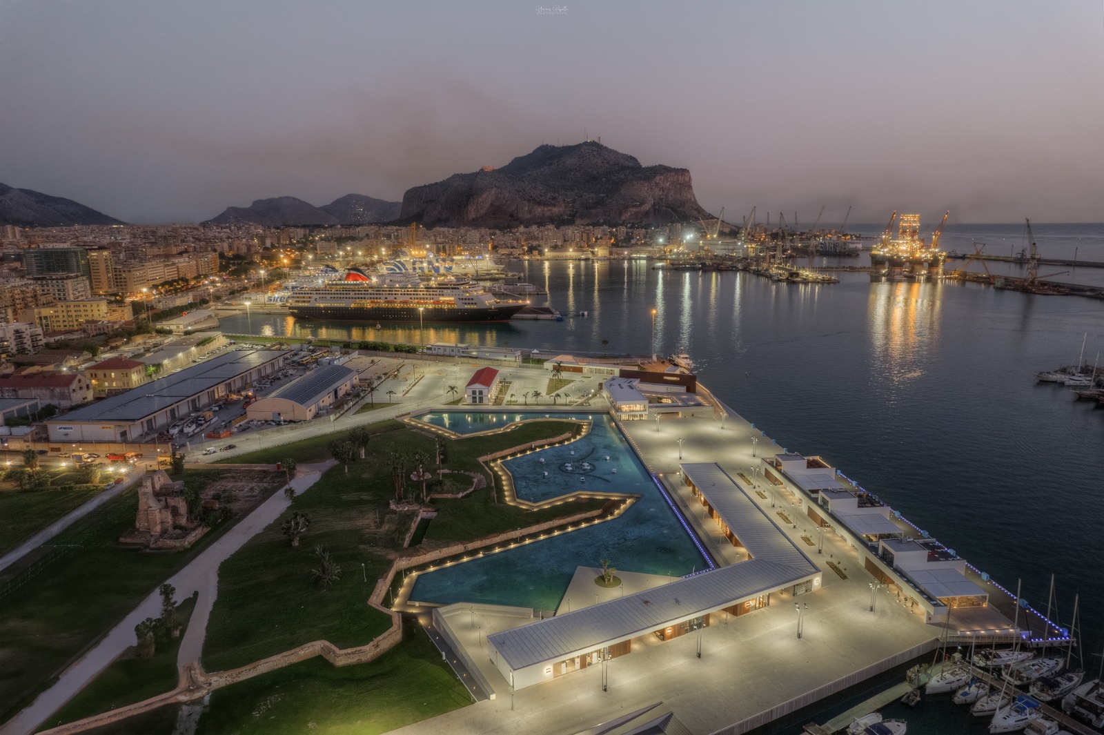 Molo Trapezoidale in Palermo (Palermo Marina Yachting)