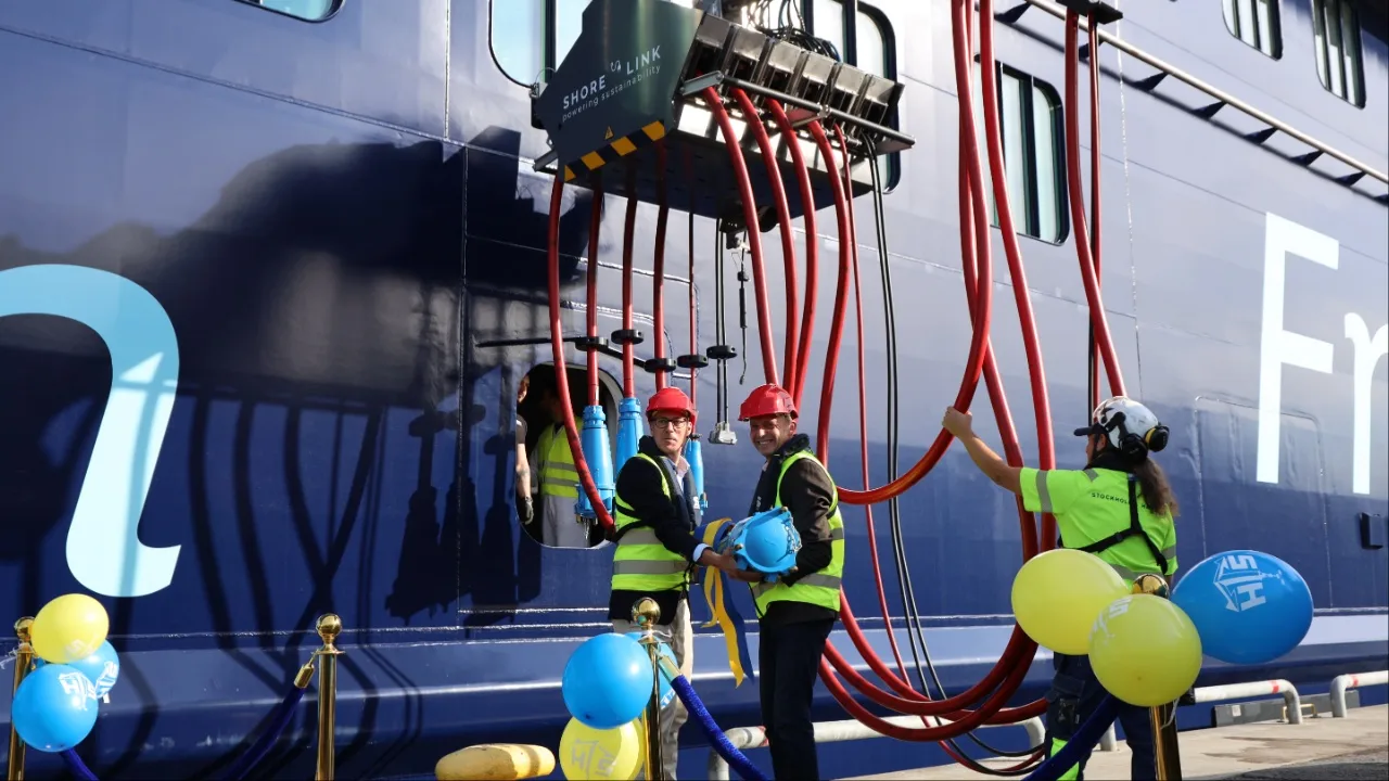 Mein Schiff 7 taking on shore power in Stockholm