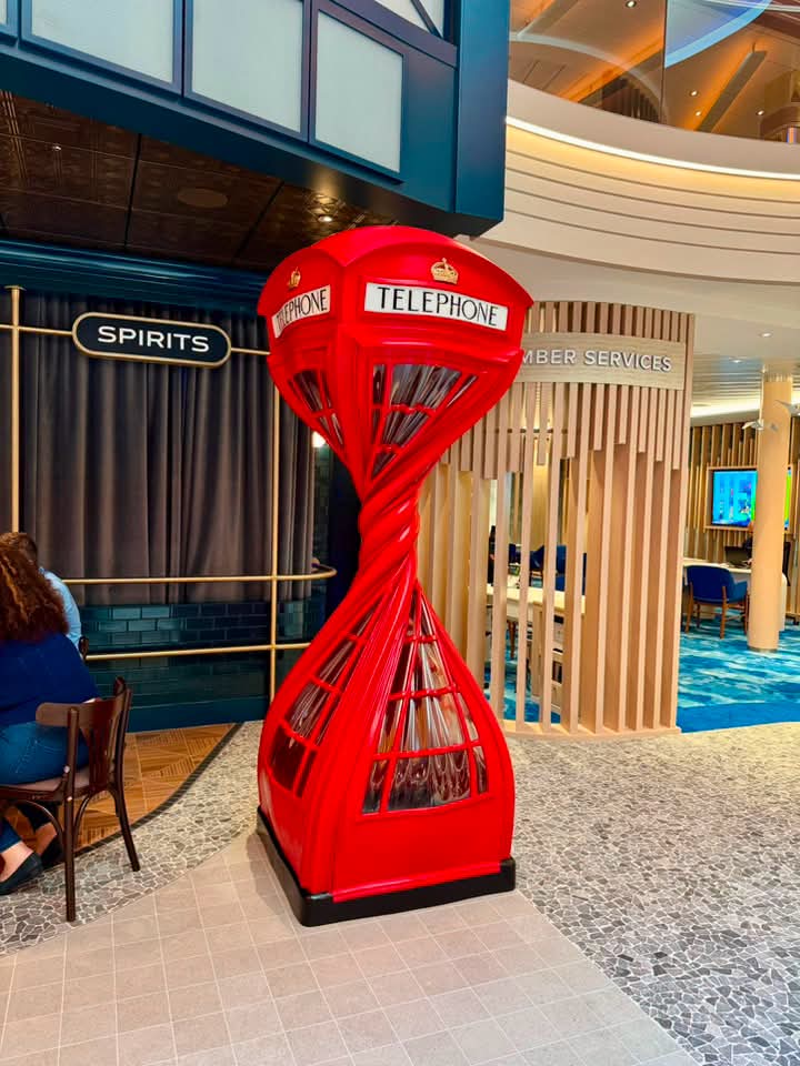 Legend of the Seas Royal Promenade - Ale &amp; Arrow