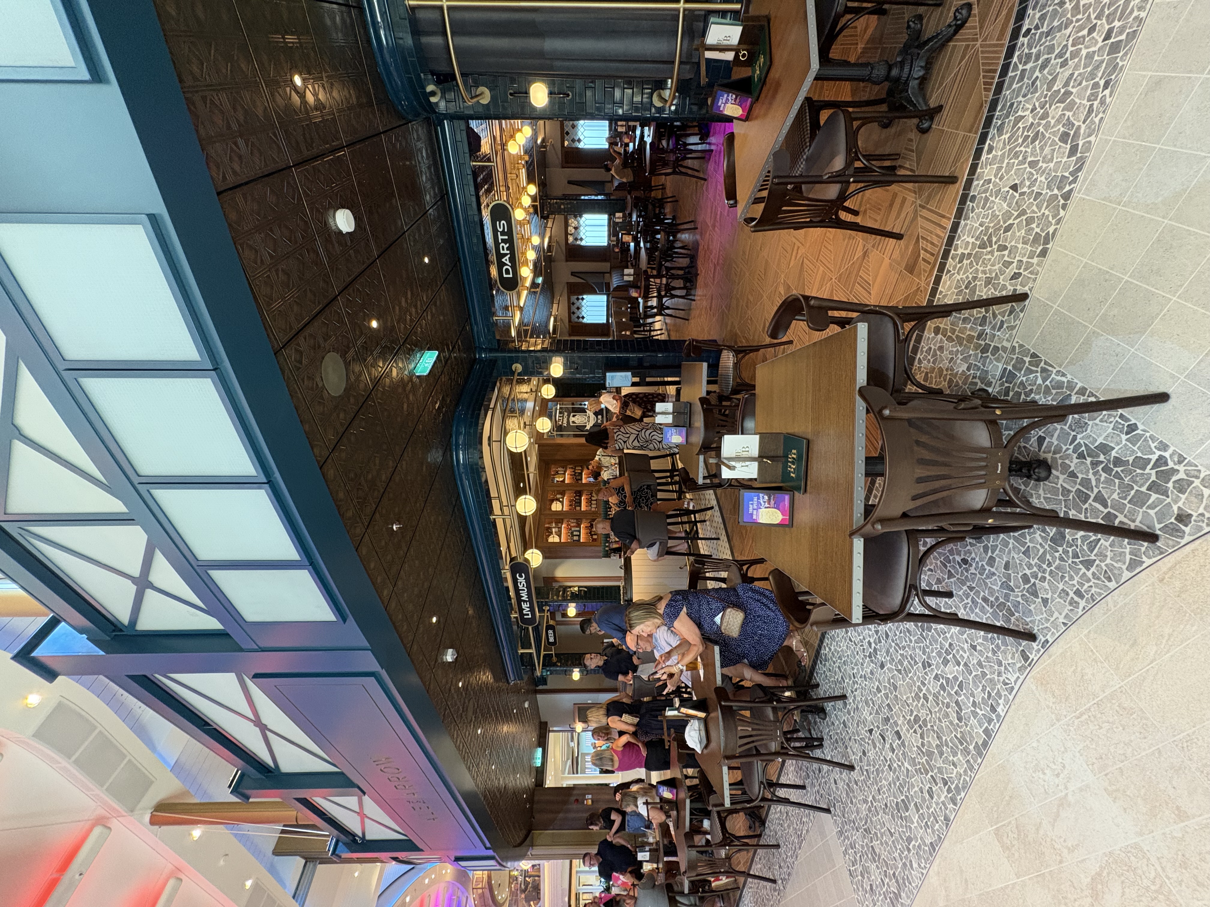 Legend of the Seas Royal Promenade - Ale &amp; Arrow