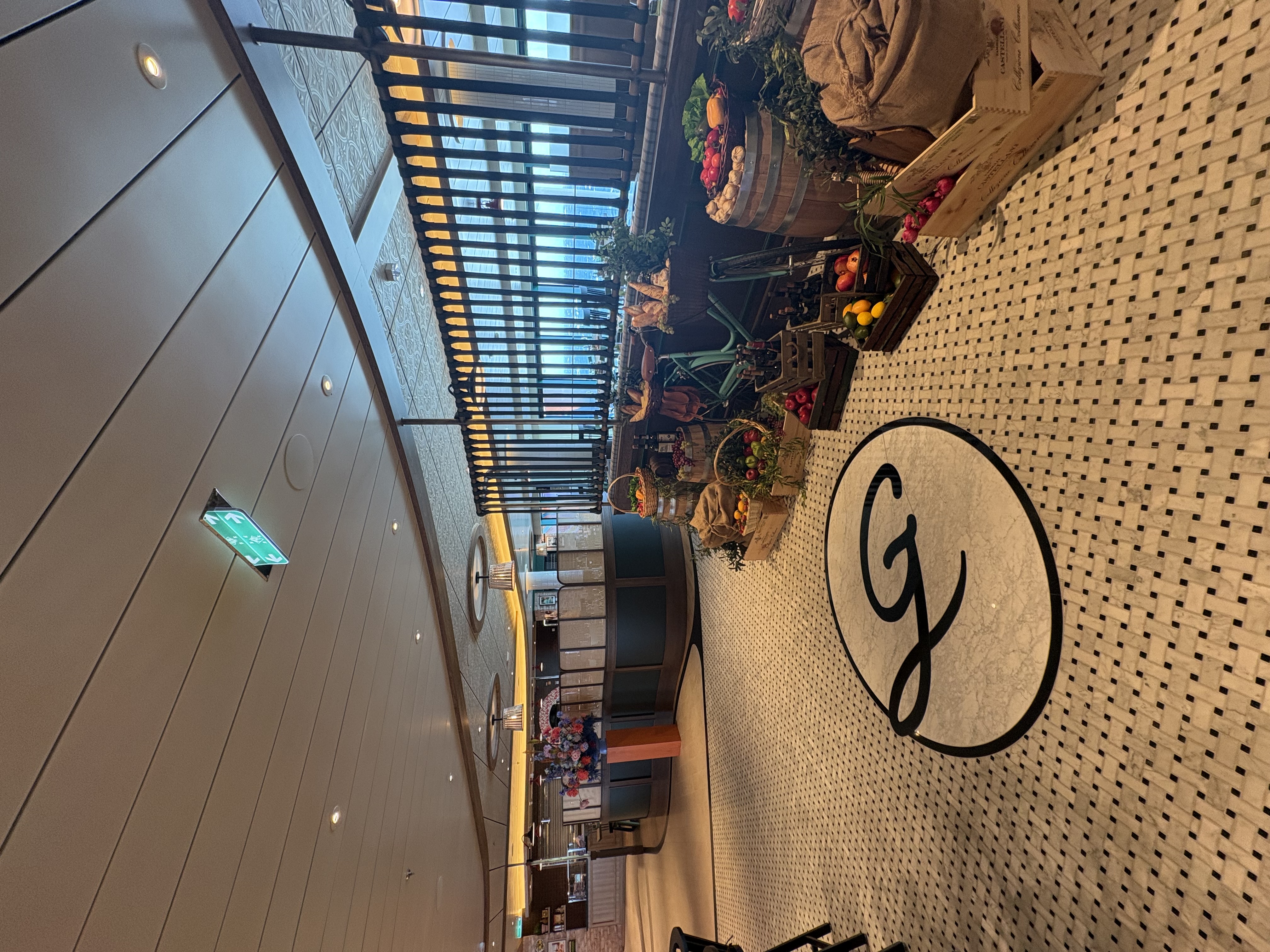 Legend of the Seas Royal Promenade - Giovanni's Italian Kitchen &amp; Wine Bar Deck 6
