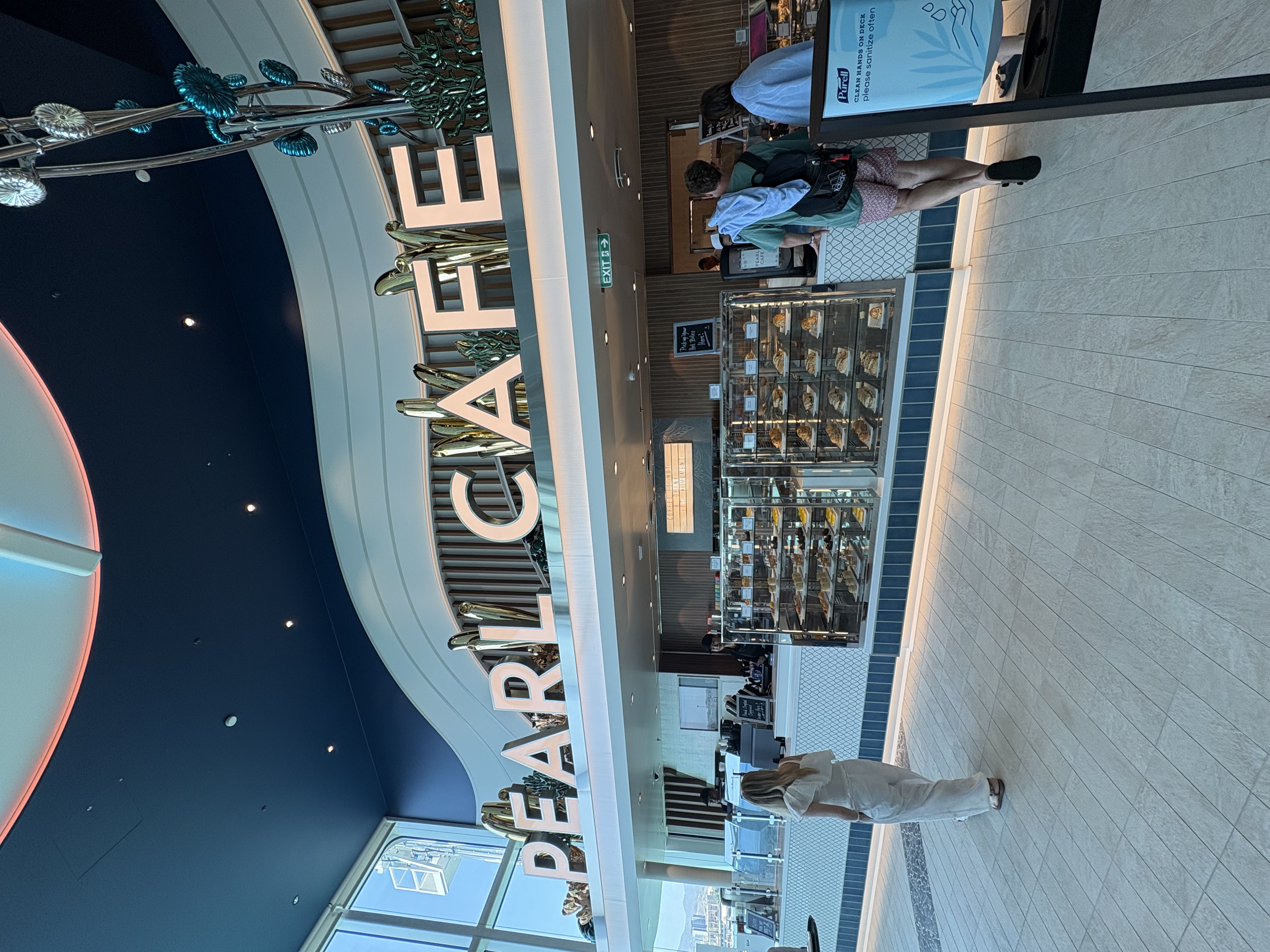 Legend of the Seas Royal Promenade - Pearl Cafe Deck 6