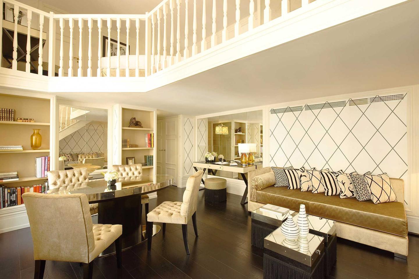 A suite at Castille Paris – Starhotels Collezione
